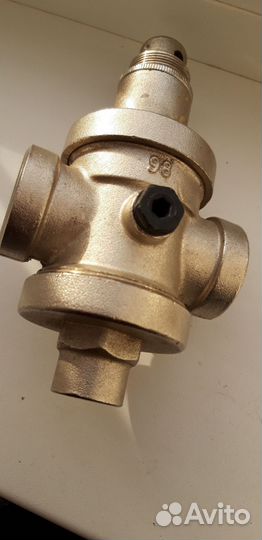 Редуктор давления воды