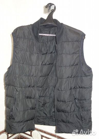 Лёгкая безрукавка в хорошем состоянии