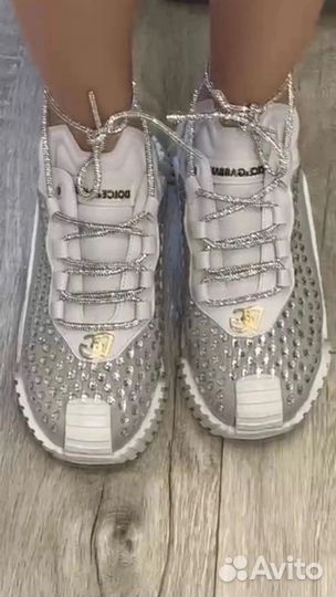 Кроссовки женские