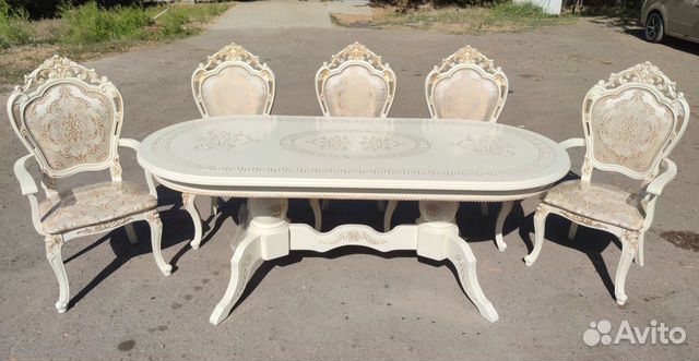 Столы и стулья