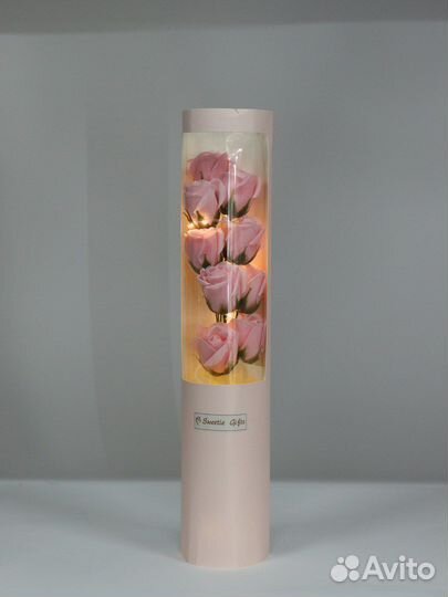 Розы в колбе