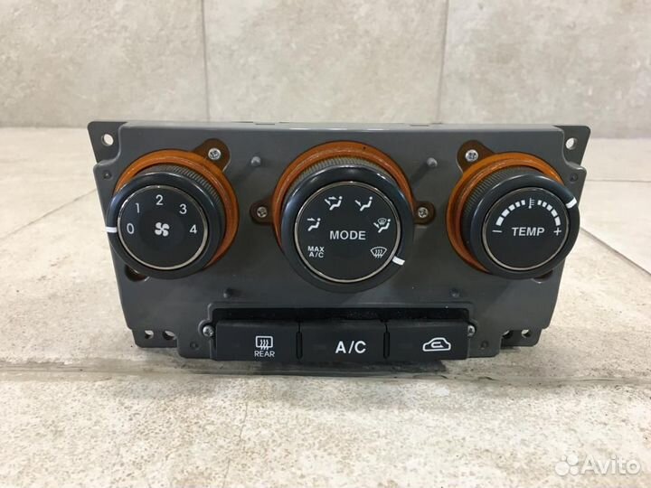 Блок управления климатической установкой Kia Caren