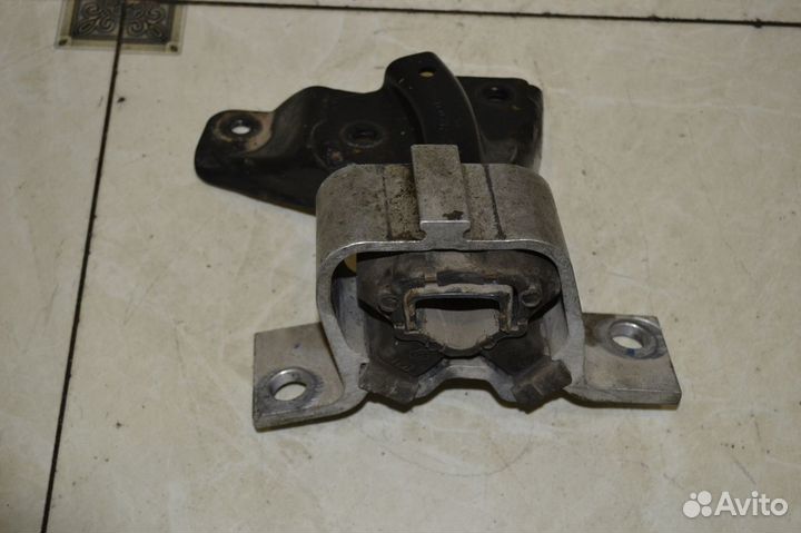 Подушка двигателя правая Renault Logan