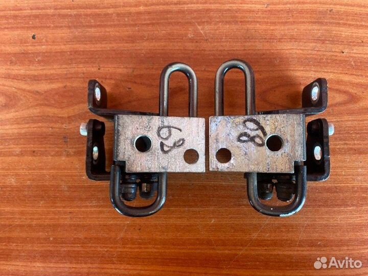 Петля двери задняя Vw Golf 5 BKC 2004