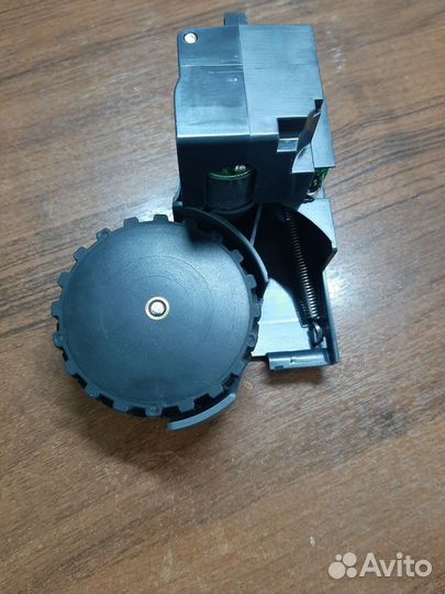 Правое колесо робот пылесоса roborock (S50 – S55)