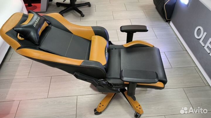 Компьютерное игровое кресло DXRacer OH/IS11/NC