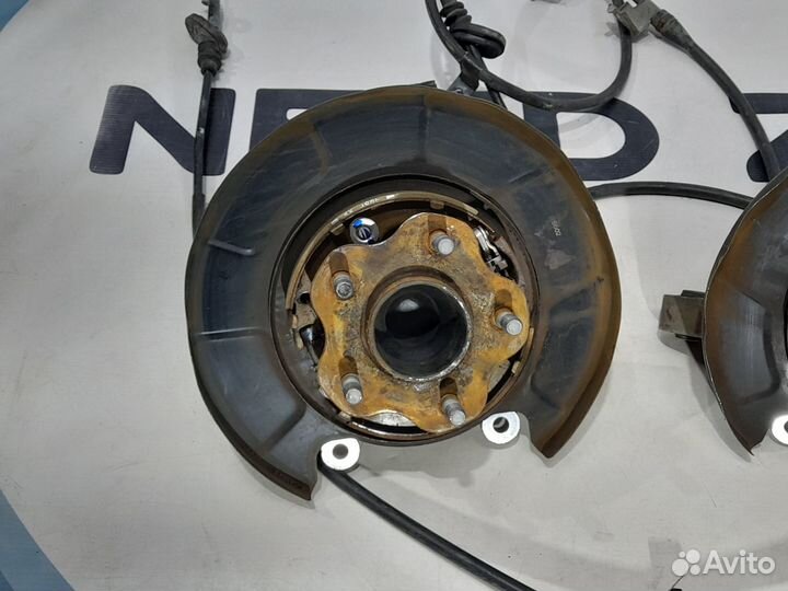 Задний кулак левый и правый Nissan Teana J32