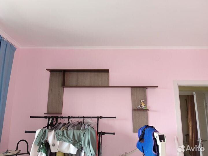 Навесная полка на стену