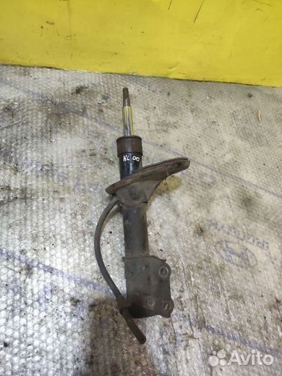 Передний левый амортизатор Hyundai elantra 2