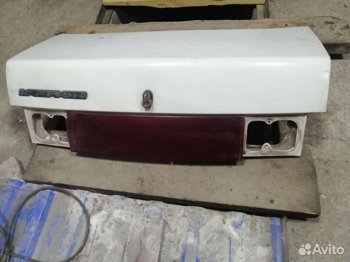 Продам крышку багажника ваз 2110