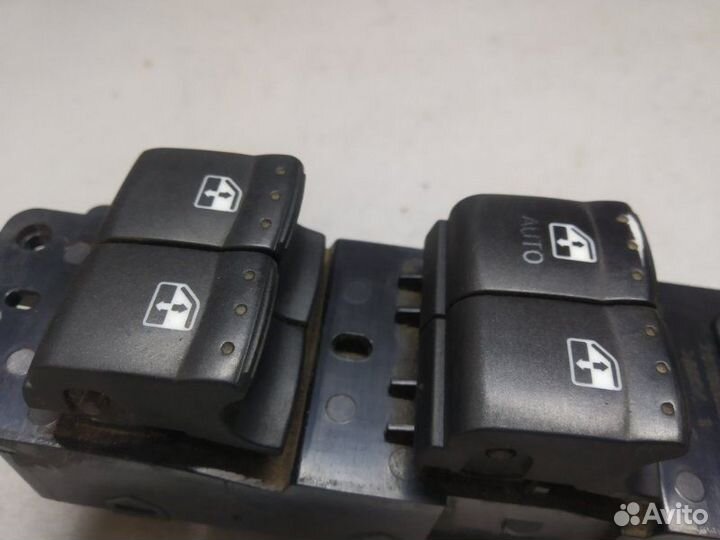 Блок управления стеклоподъемниками передний левый