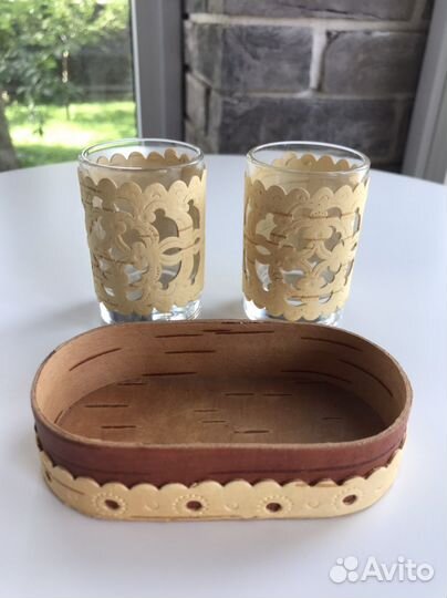 Стопки из стекла и бересты на подставке