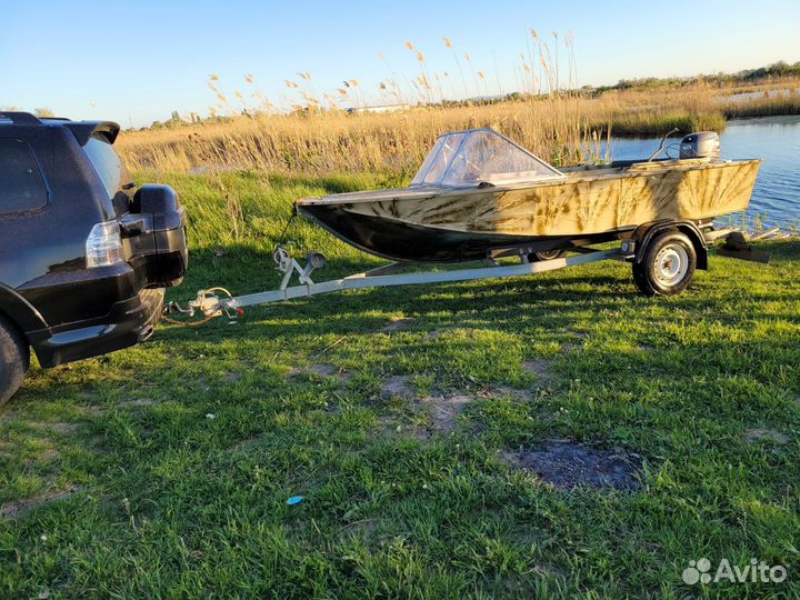 Лодка с мотором