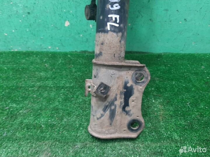 Стойка амортизатора передняя левая Suzuki Grand V