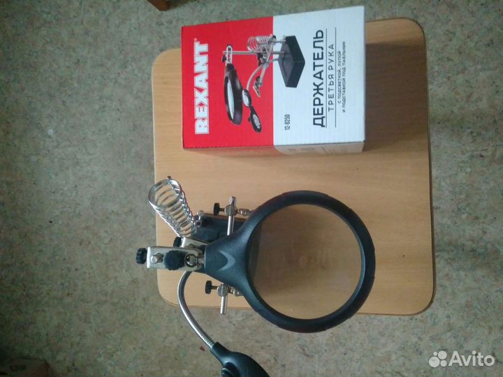 Лупа настольная с подсветкой и держателем