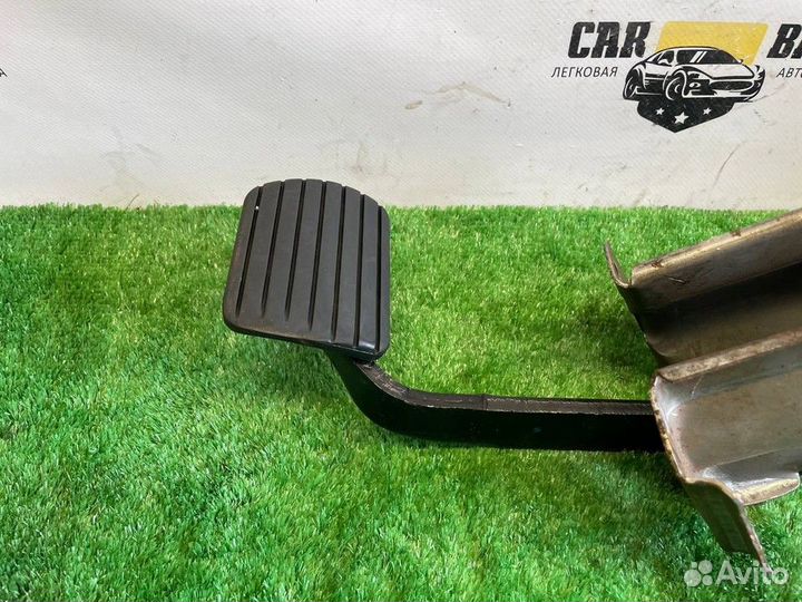 Педаль тормоза Renault Sandero