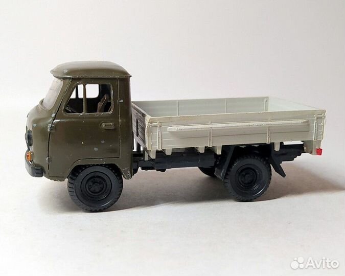 Уаз-452Д бортовой ранний