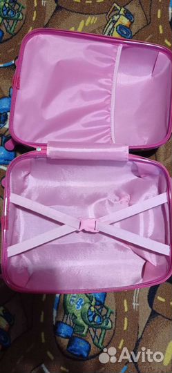 Детский чемодан на колесиках