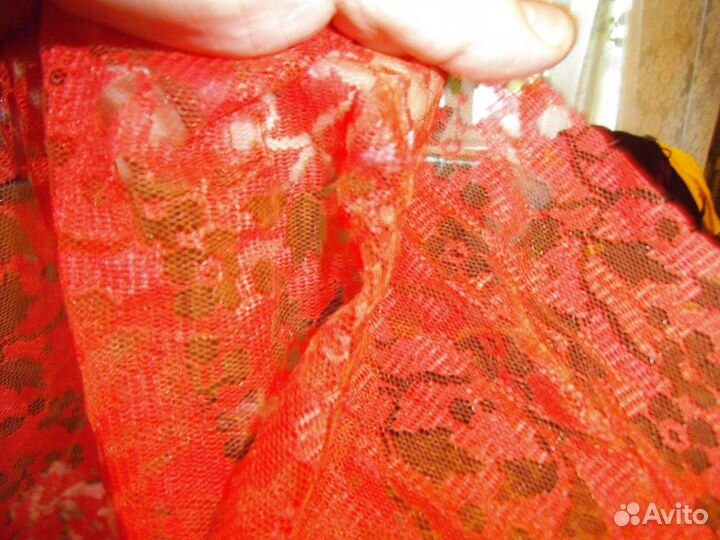 Отрез ткани гипюр