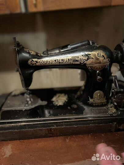 Швейная машинка singer,имеет ножное управление