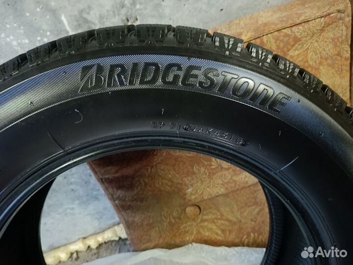 Зимняя резина 215/60/16 bridgestone