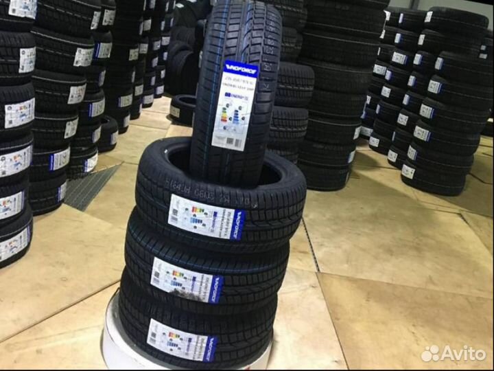 Windforce Snowblazer UHP 235/45 R17 97V