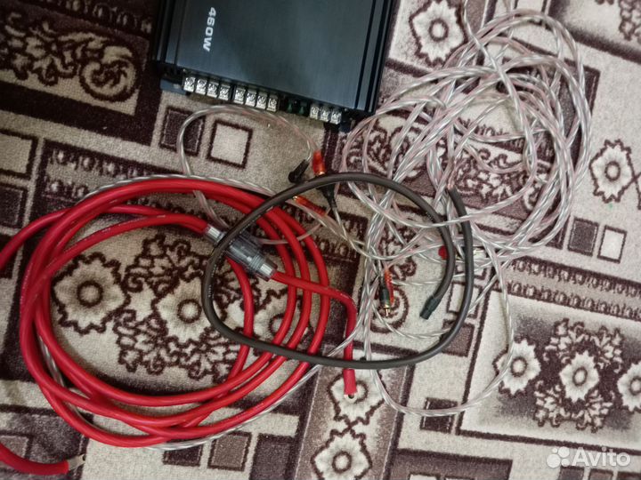 Усилитель с проводами
