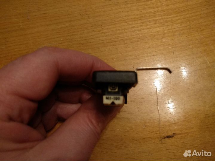 Тонарм для проигрывателя со звукоснимателем