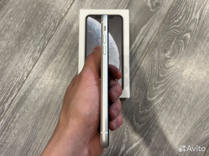 Телефон iPhone XR White