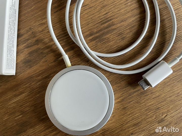 Зарядка на iPhone Magsafe Charger