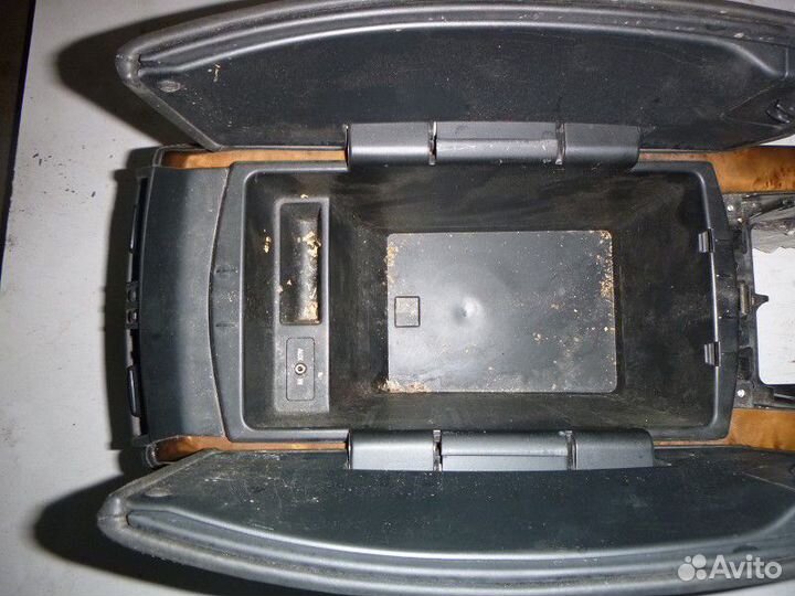 Подлокотник BMW X5 E70 2007