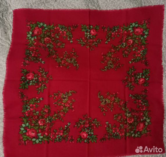 Павловопосадский красный платок