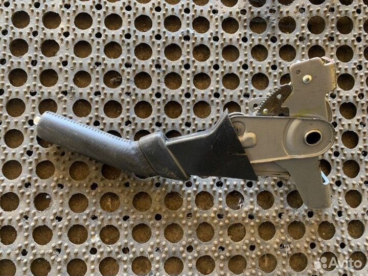 Рычаг стояночного тормоза Mitsubishi L200 V