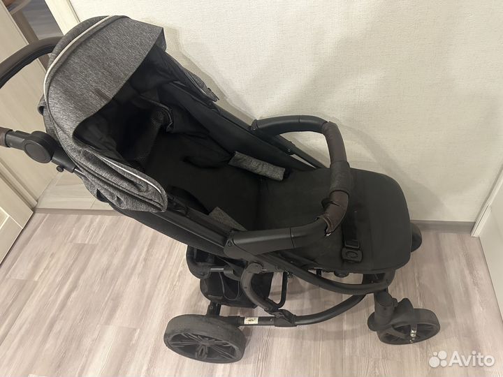 Коляска прогулочная Model One