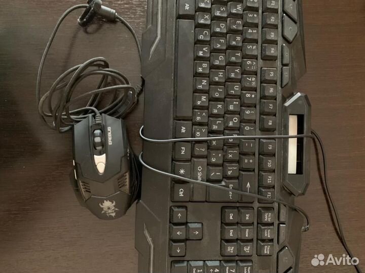Клавиатура с мышкой, колонки