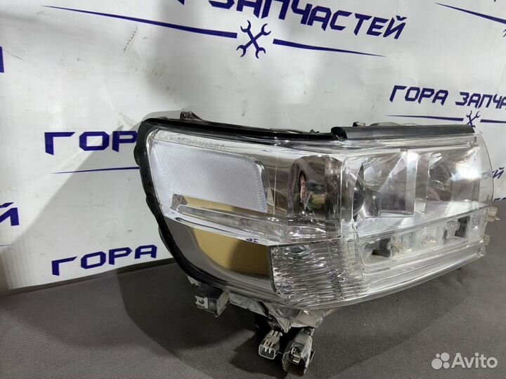 Фара правая Toyota Land Cruiser 200 (2015-2021)
