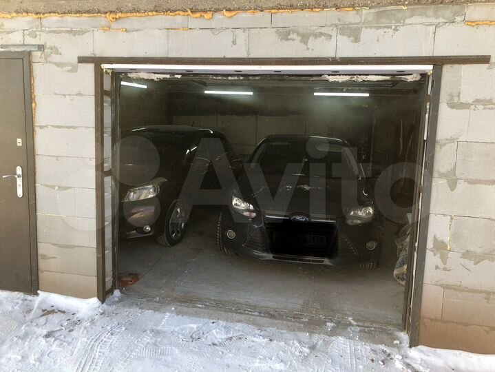 Гараж, > 30 м²