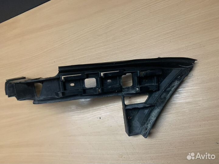 Направляющая заднего бампера правая Touran 2003-20