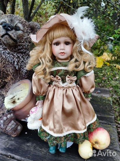 Кукла фарфоровая коллекционная