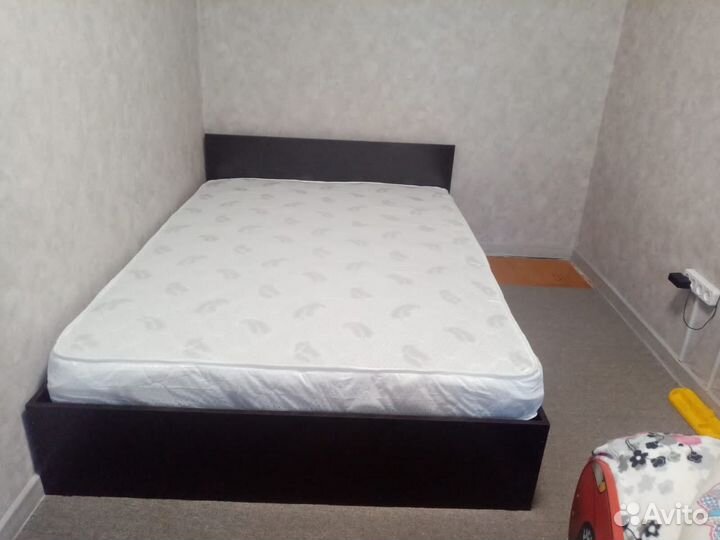 Кровать с матрасом
