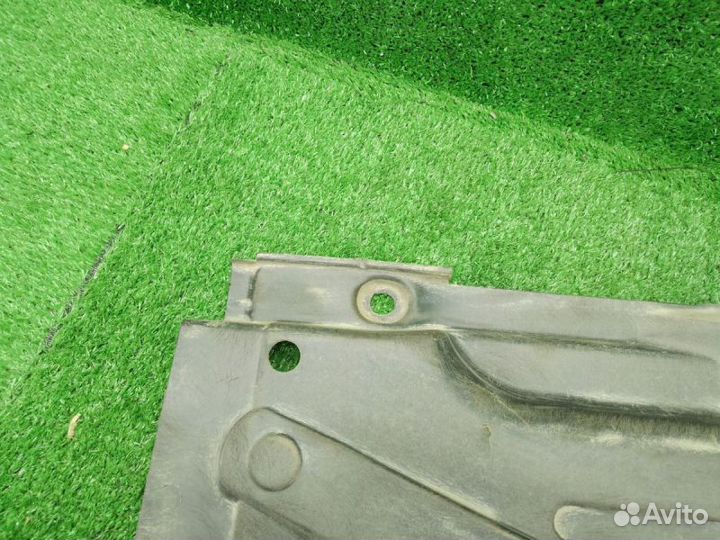 Защита антигравийная задняя левая Audi a4 8E 2555