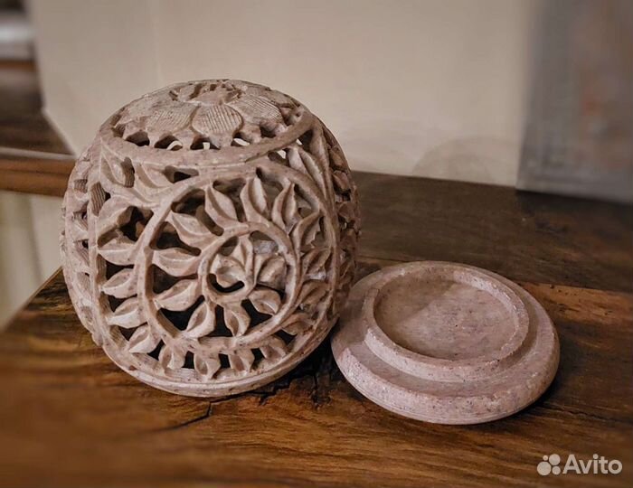 Подсвечник резной