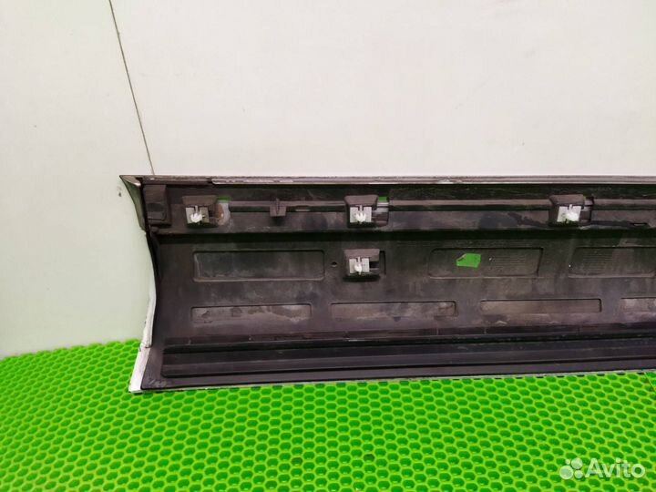 Молдинг двери передний левый Volkswagen Touareg NF