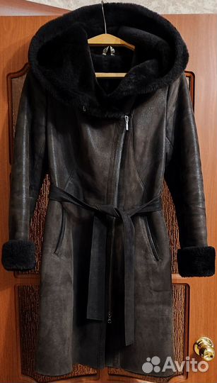 Дубленка натуральная женская с капюшоном