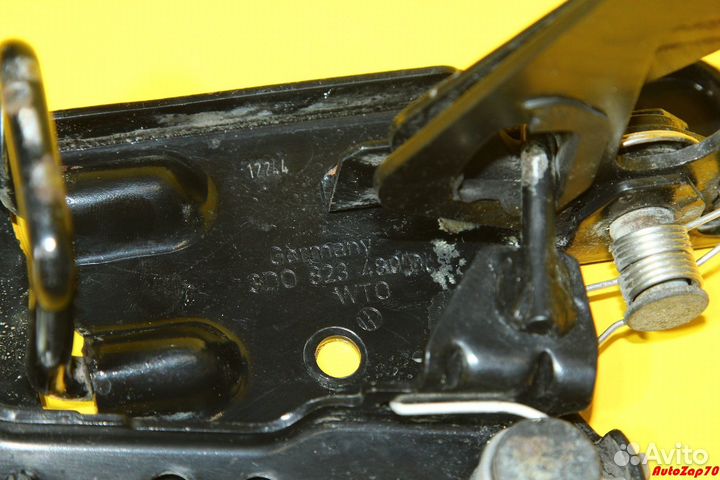 VW Phaeton Крюк капота