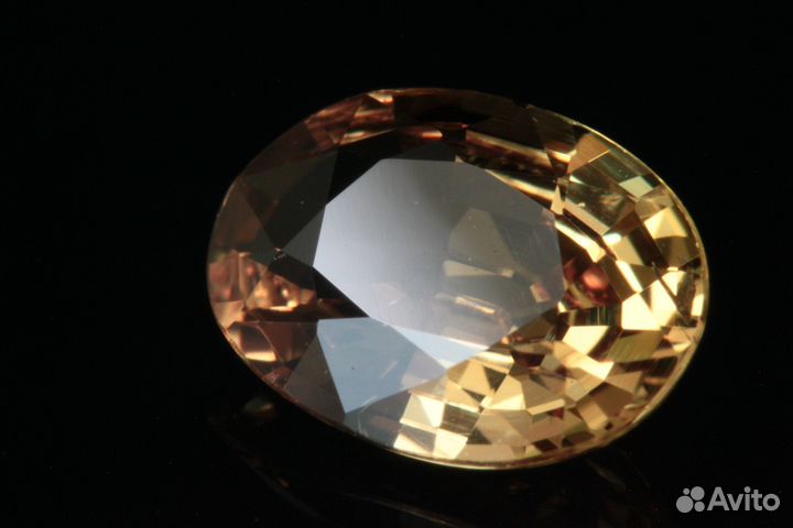 Оранжево-желтый сапфир 0,72 карата