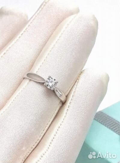 Золотое кольцо из белого золота 585 пробы, вставка