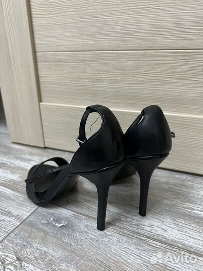 Босоножки женские натуральная кожа zara 38 размер