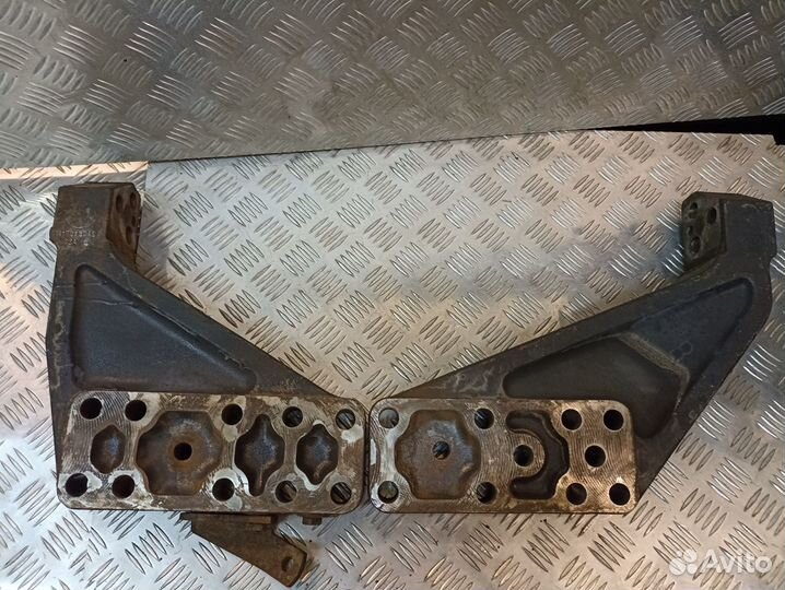 Опора двигателя, коробки MAN