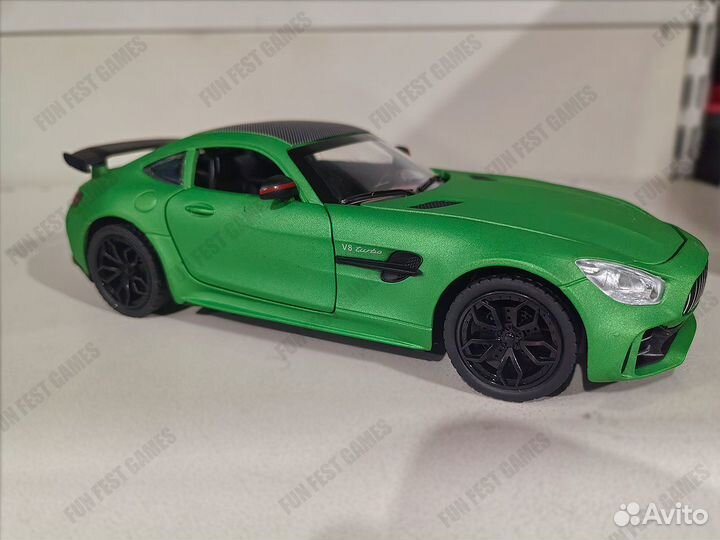 Машинка металлическая Mercedes AMG GT R 1:24